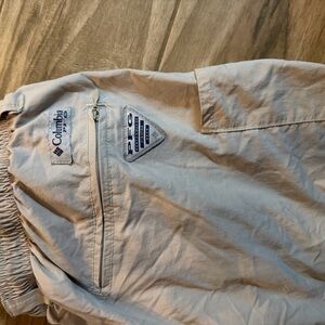 Columbia Men's Light Gray Athletic Shorts